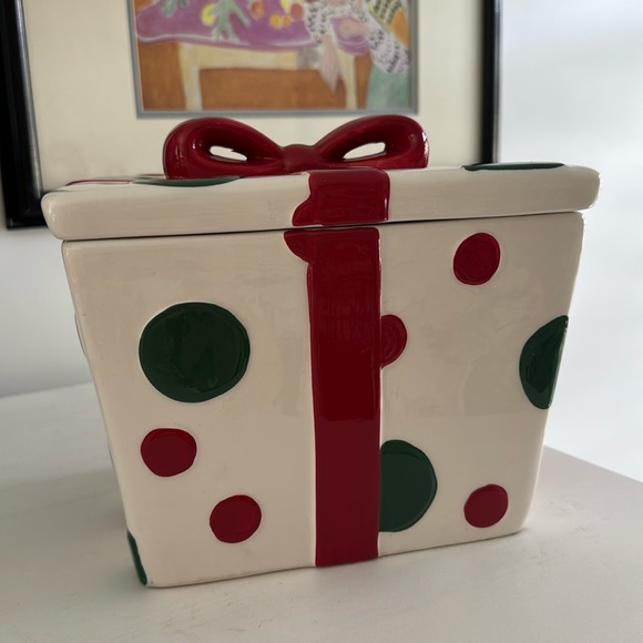 Christmas Present Inspired Ceramic Cookie Jar with Lid - Picture 3 of 7